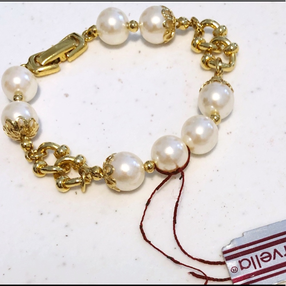 Marvella Vintage NWT Pearl & Gold Bracelet
